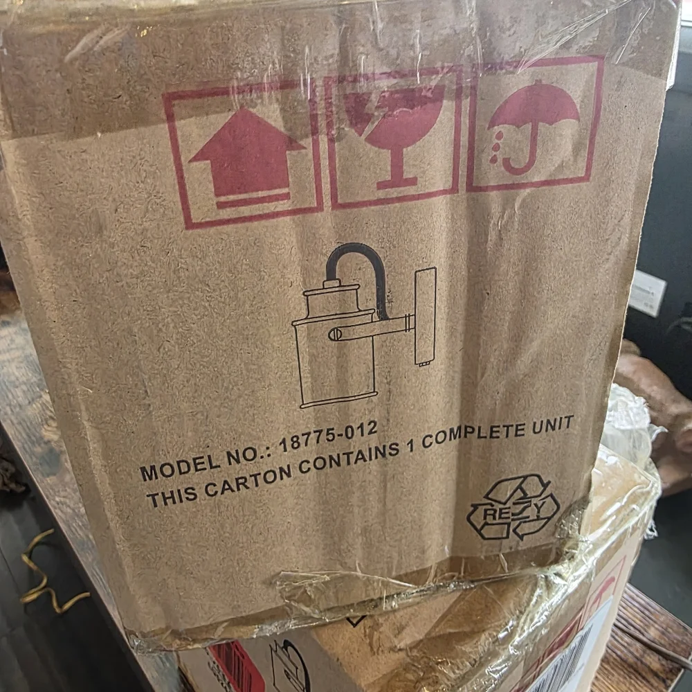 NIB Pair Of Wall Sconces With Switch - Picture 4 of 7